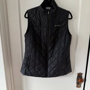 Columbia Women's Black Quilted Vest Size L
